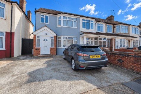 Spacious Furnished Studio / One-Bedroom Annexe �