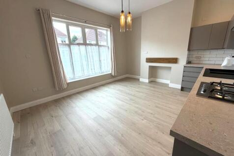 Kitchen / Lounge