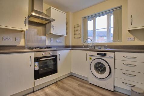 Fitted Kitchen to Front