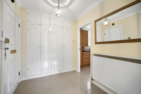 St. Georges Avenue, Weybridge, KT13 photo 4