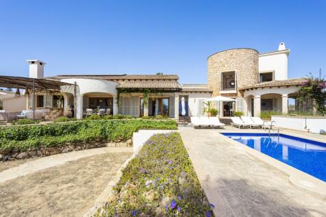 Pool and Exterior (3