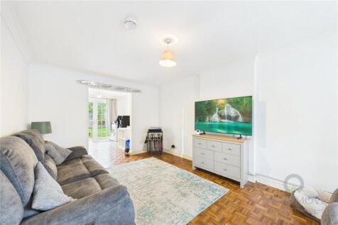 Hare Close, Buckingham, Buckinghamshire, MK18 photo 2