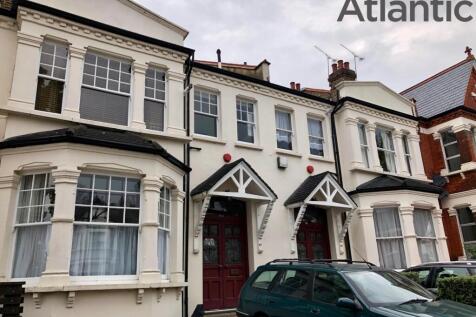 Large 2 Bedroom 1st Floor Flat