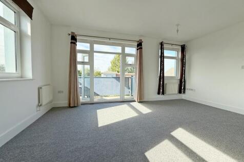 Wraysbury Drive, West Drayton, UB7 photo 4