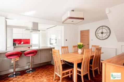 Dartnell Crescent - Watermark-22.jpg