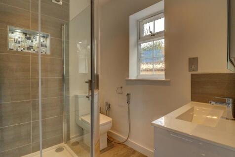 Shower room 3.jpg