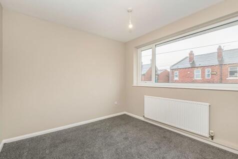 Denby Dale Road East, Durkar, Wakefield, West Yorkshire, WF4 photo 4