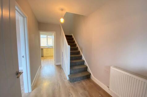 Chalfield Crescent, Melksham photo 3