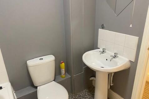 Bathroom 2.jpg