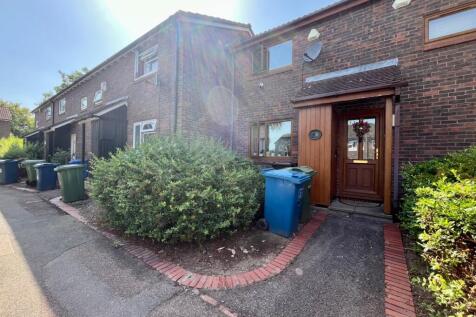 2 bed terraced house to rent Taylor Walk, Staffor