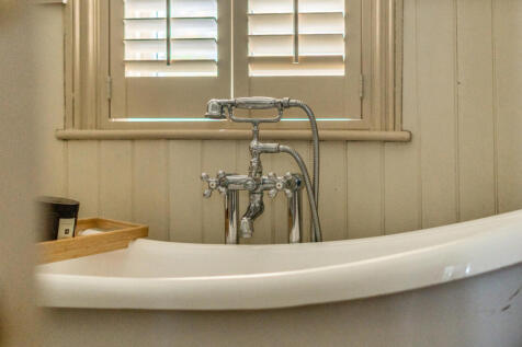 1375169-14-690c77...