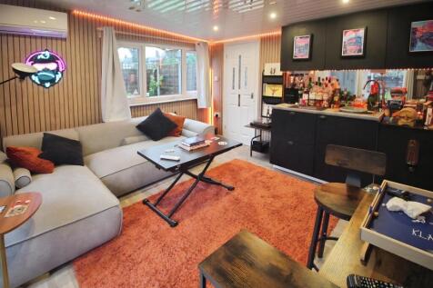 Anexxe Living Room 2.JPG