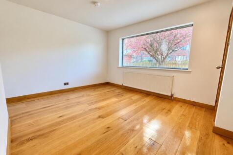 Sussex Avenue, Horsforth, Leeds, West Yorkshire, UK, LS18 photo 4