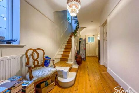 25 pine avenue entra