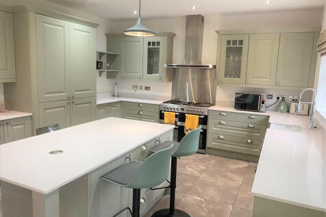 Lawnswood Crescent,  Leeds, LS16 photo 5