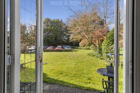 Ashcroft Place, Leatherhead photo 3