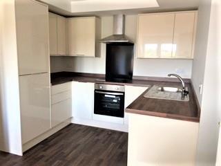 2 - Kitchen.jpg
