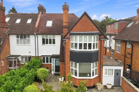 London, E18 - property photo