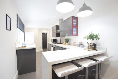 27/28 - Coulson Road - Student House photo 3