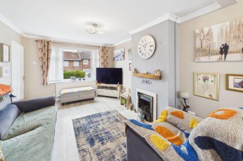 Living Room/Dining Area