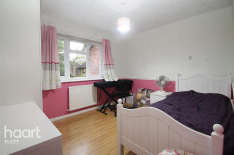 Saffron Court, Farnborough photo 4