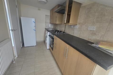 Plashet Grove, East Ham, Newham, London photo 3