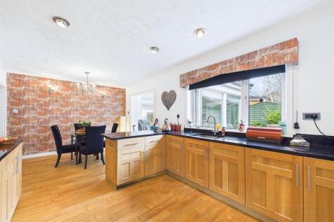 Kitchen / Dining