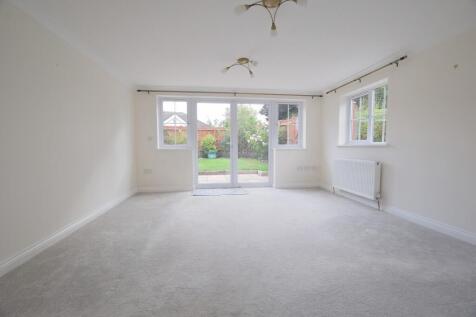 Yew Lane, New Milton, Hampshire. BH25 5BA photo 3