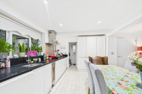 CAM02909G0-PR0507-STILL013