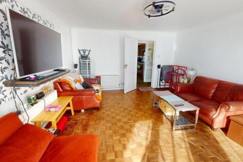 2-bed flat on Kensington Avenue, Thornton Heath, £1,800/mo