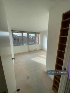 Master Bedroom (Now Has Laminate Flooring)