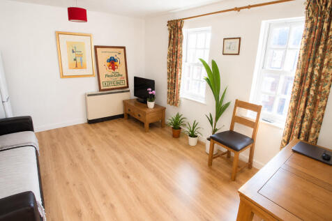 Living Room - Ang...