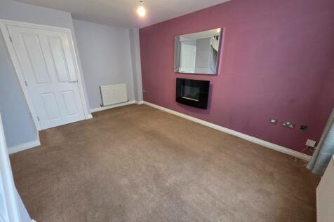 Low Farm Drive, Redcar, TS10 photo 4