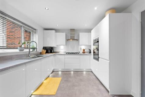 2 Edale Drive-21.jpg