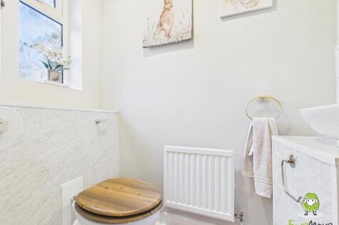 EweMove Estate Agents Basingstoke - Ajax Close -WC
