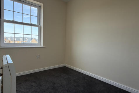 Longchamp Drive, Ely, Cambridgeshire photo 5