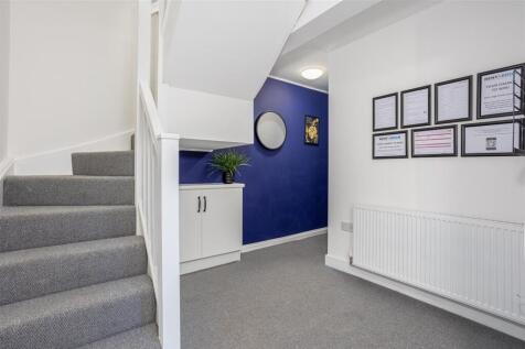 Room 2, 110 Wootton Street photo 3