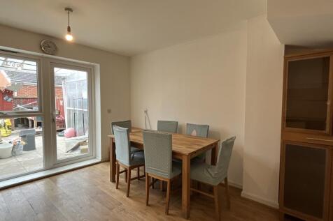 Guide Post Road, Manchester, M13 photo 3