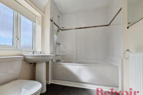3 Bedrooms at Comet Avenue, Knutton, ST5 photo 5