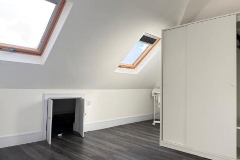 Finchley Road, London, NW4 photo 3