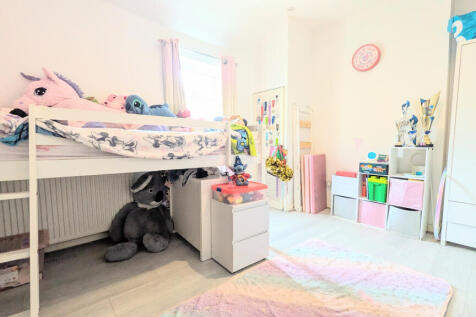 PXL_20250918_120951440.MP~2