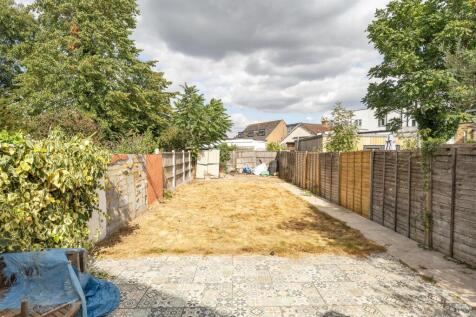 Daisy Road, E18