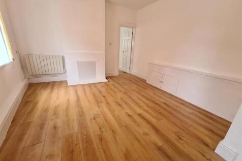 Wood Street 92a - Living.jpg