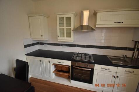 3-bed flat on Gordon Road, Roath, £1,720/mo