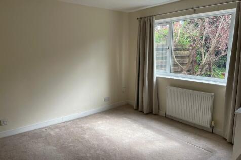 Woodhall Drive, Batley photo 5