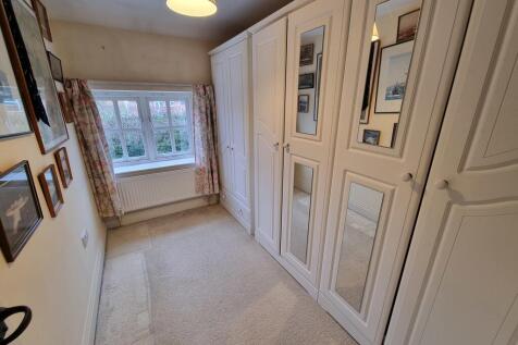 bed 4 dressing ro...