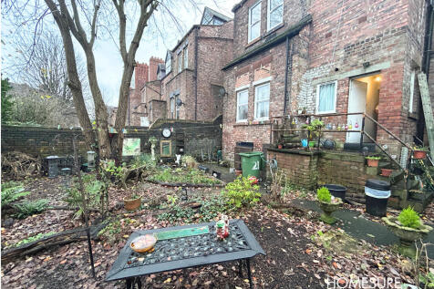 REAR COMMUNAL GAR...