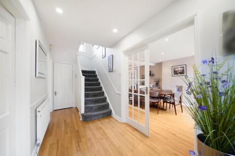 39 Deacons Hill Road Elstree Borehamwood WD6 3HZ -