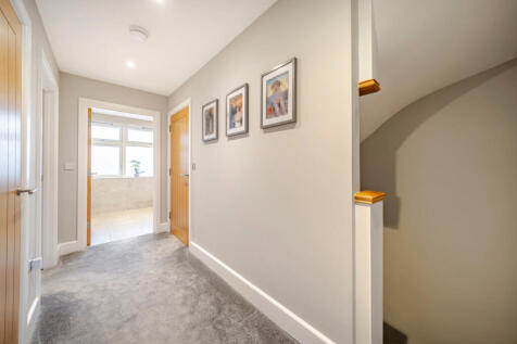 1388545-6-693bfb9...