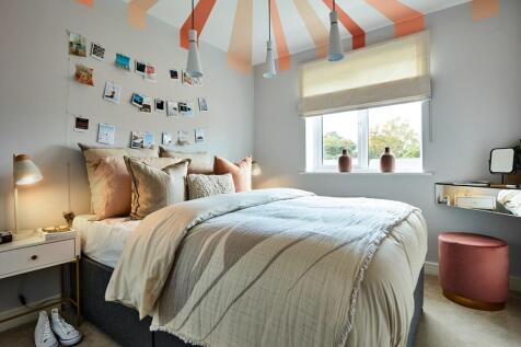 A cosy and spacious double bedroom